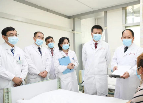 乳腺疾病诊疗中心杨其峰教授主刀一例乳腺癌手术2.jpg
