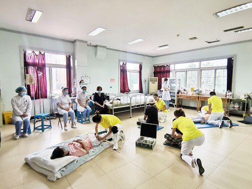 济南市中心医院护理团队获山东省红十字应急救护比赛一等奖 (1).jpg