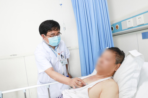 鸣笛狂奔到医院1.jpg
