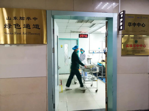 剧烈头痛患者到南山院区初诊脑出血5.jpg