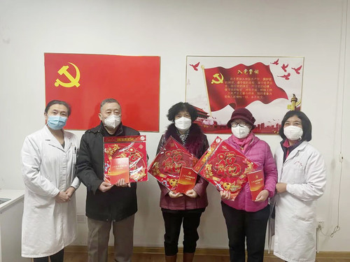 院领导春节前夕走访慰问离退休老同志4.jpg