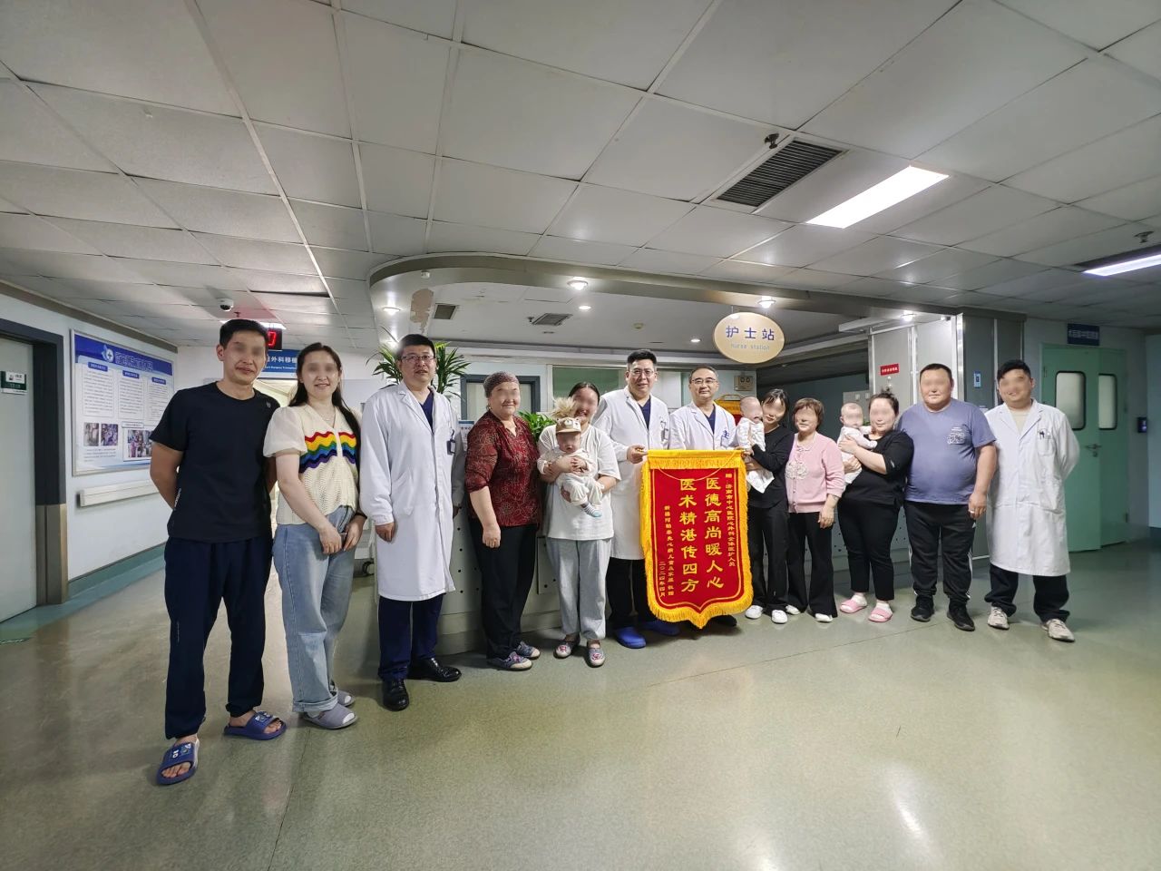 三个新疆娃娃4月26日一起出院回家